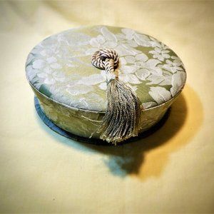 Remarkable *** TRASURER CHEST / Or ? ***